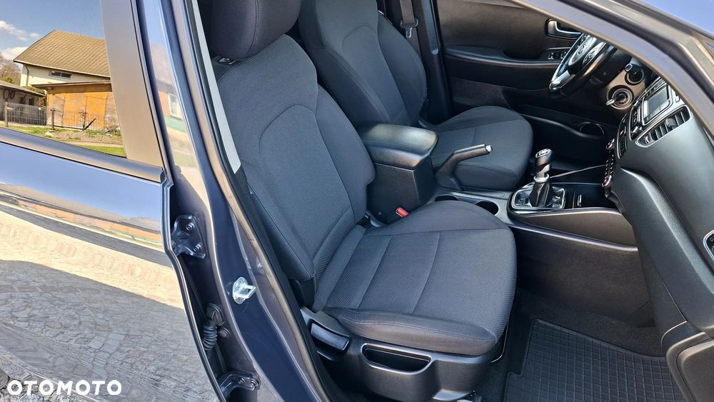 Kia Carens 1.7 CRDi Spirit - 29