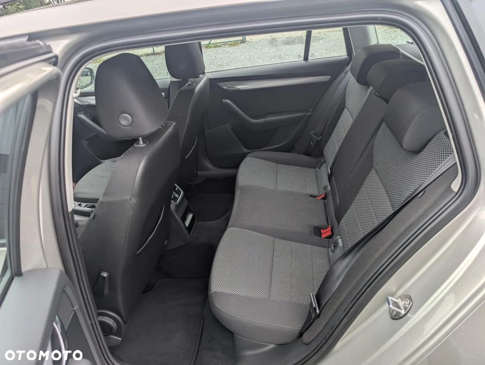 Skoda Octavia 1.4 TSI Ambition - 6