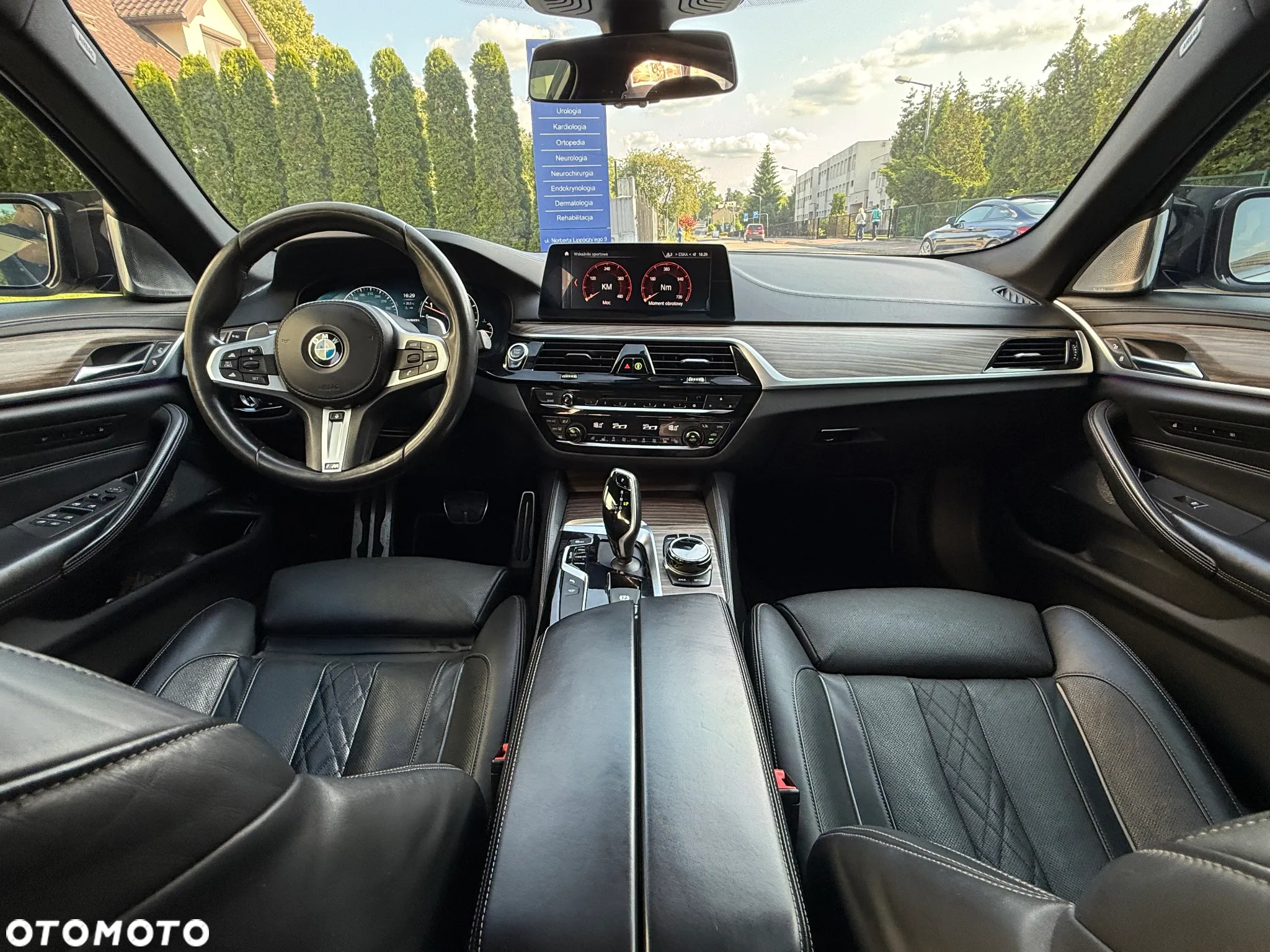 BMW Seria 5 M550i xDrive sport - 9