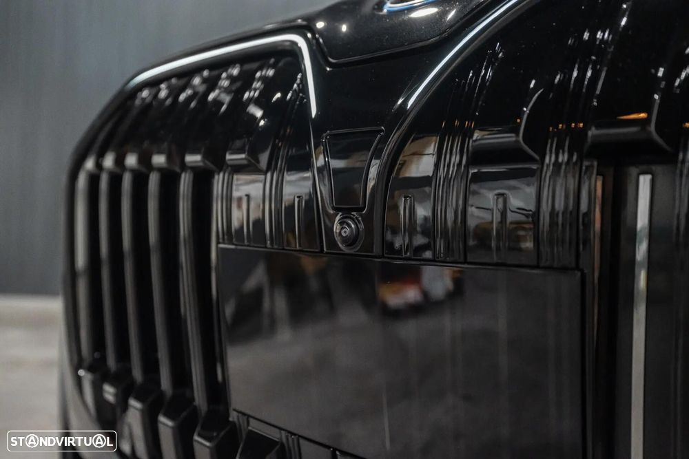 BMW 750 750e xDrive Pack Desportivo M - 41