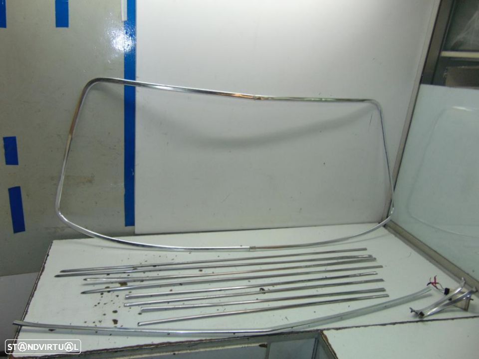 Volvo 144S 69 friso pára-brisas - 1