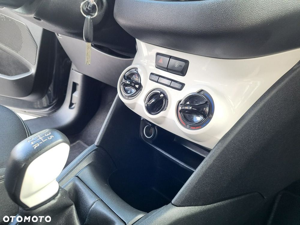 Peugeot 208 - 18