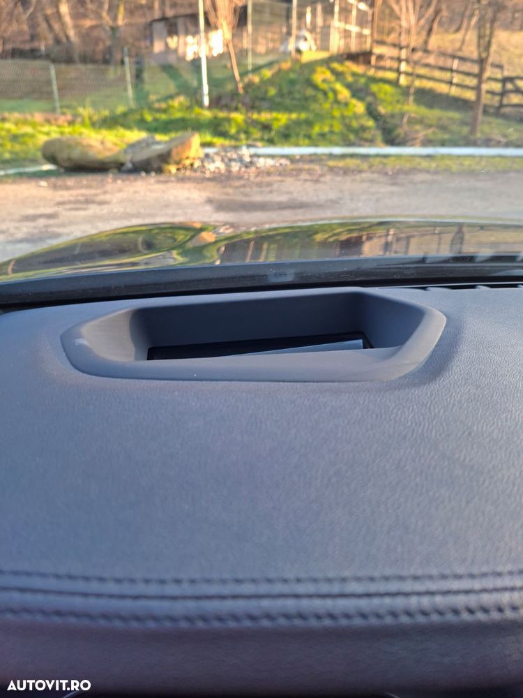 BMW Seria 5 550i xDrive - 17