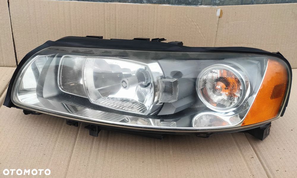 Xenon lewy lampa lewa Volvo V70 S60  2004- Europa Szara