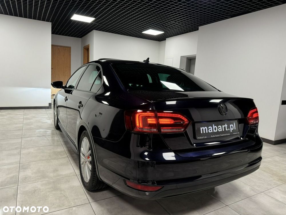 Volkswagen Jetta - 4
