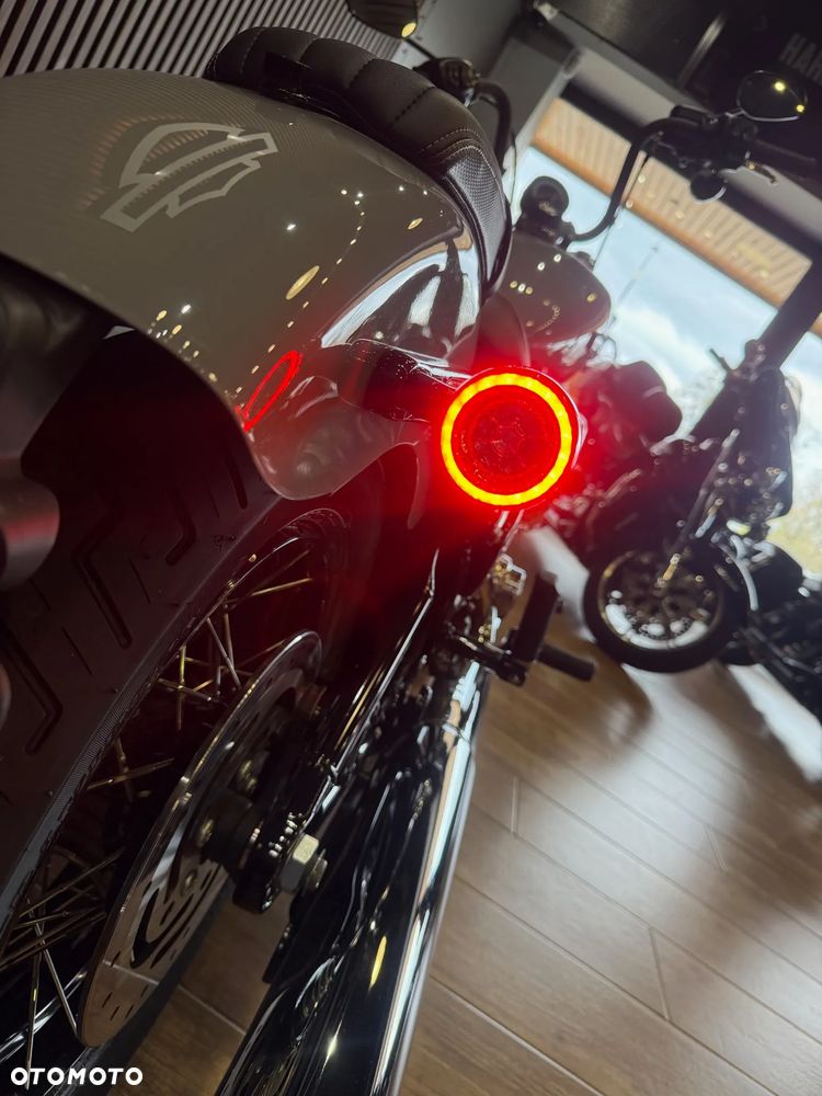 Harley-Davidson Softail Street Bob - 4