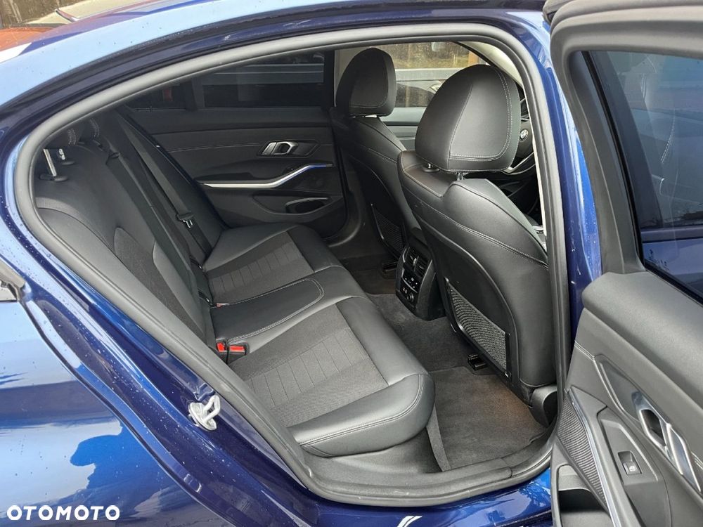 BMW Seria 3 330i - 31