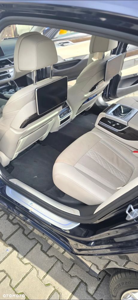 BMW Seria 7 740Le xDrive iPerformance - 17