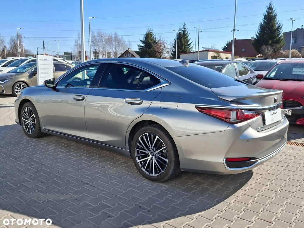 Lexus ES 300h Business Edition - 17