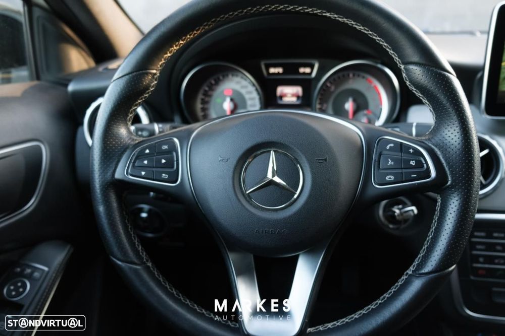 Mercedes-Benz GLA 220 d 7G-DCT Urban - 13