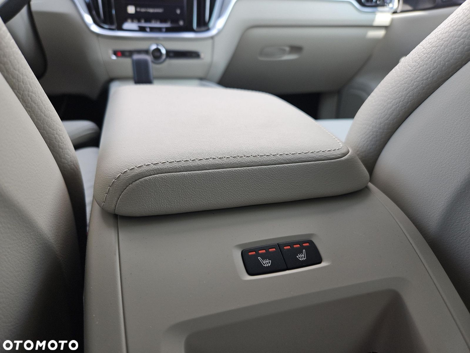 Volvo V60 B4 B Plus Dark - 27