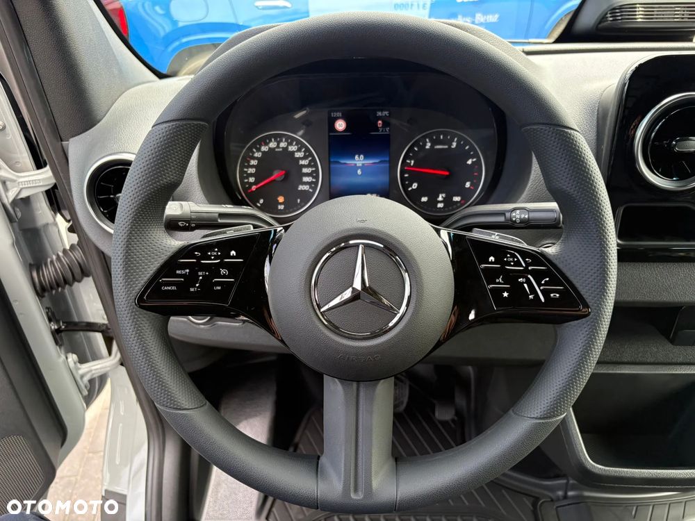 Mercedes-Benz Sprinter - 13