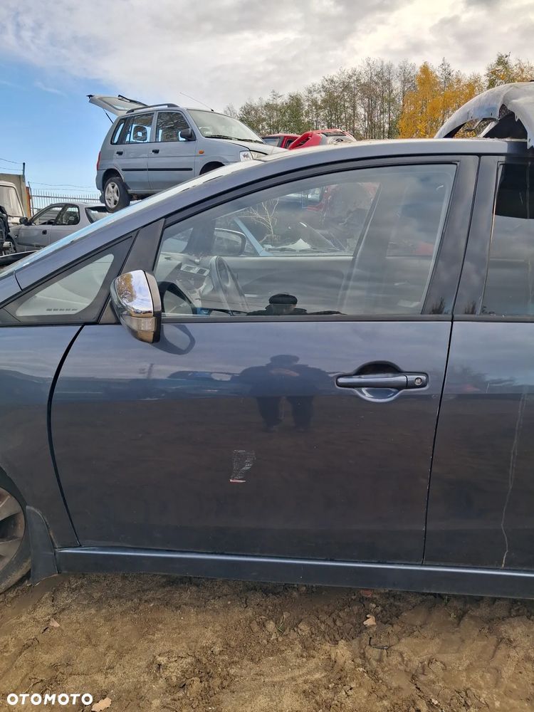 Mitsubishi grandis 06 drzwi lewy przod A72A - 1