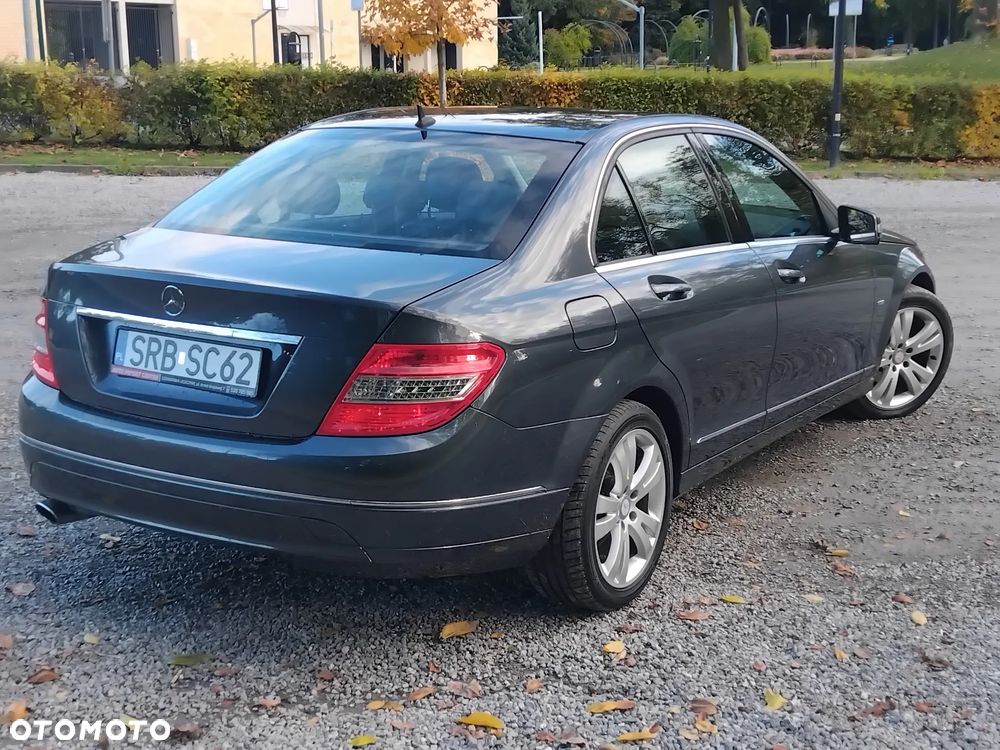 Mercedes-Benz Klasa C 200 CGI BlueEFFICIENCY Avantgarde - 4