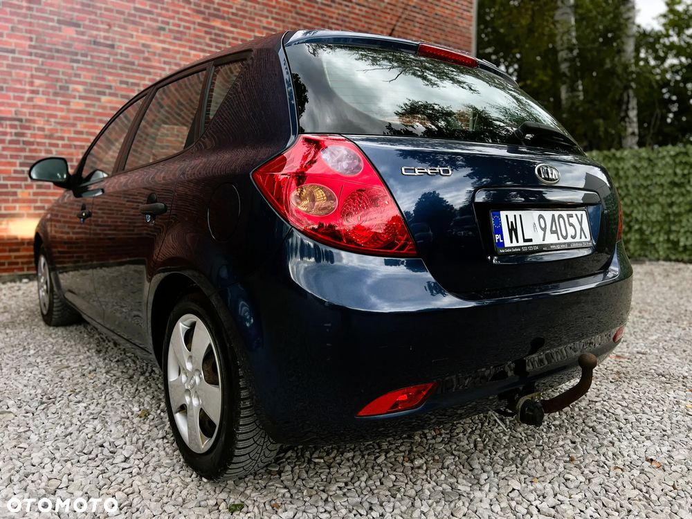 Kia Ceed - 32