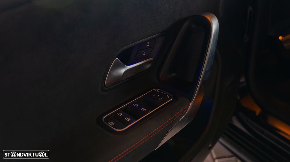 Mercedes-Benz A 250 Limousine e AMG Line - 11