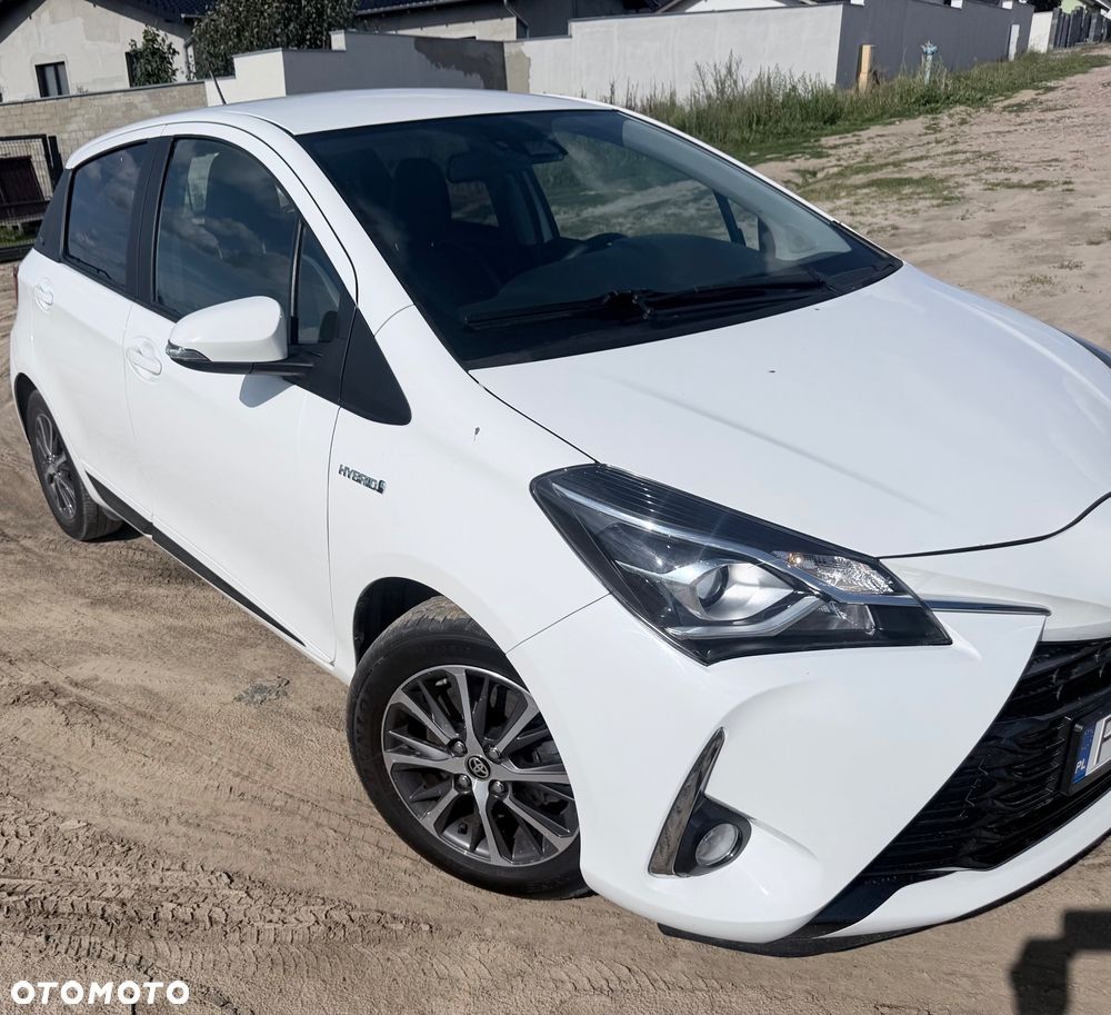 Toyota Yaris Hybrid 100 Premium - 1