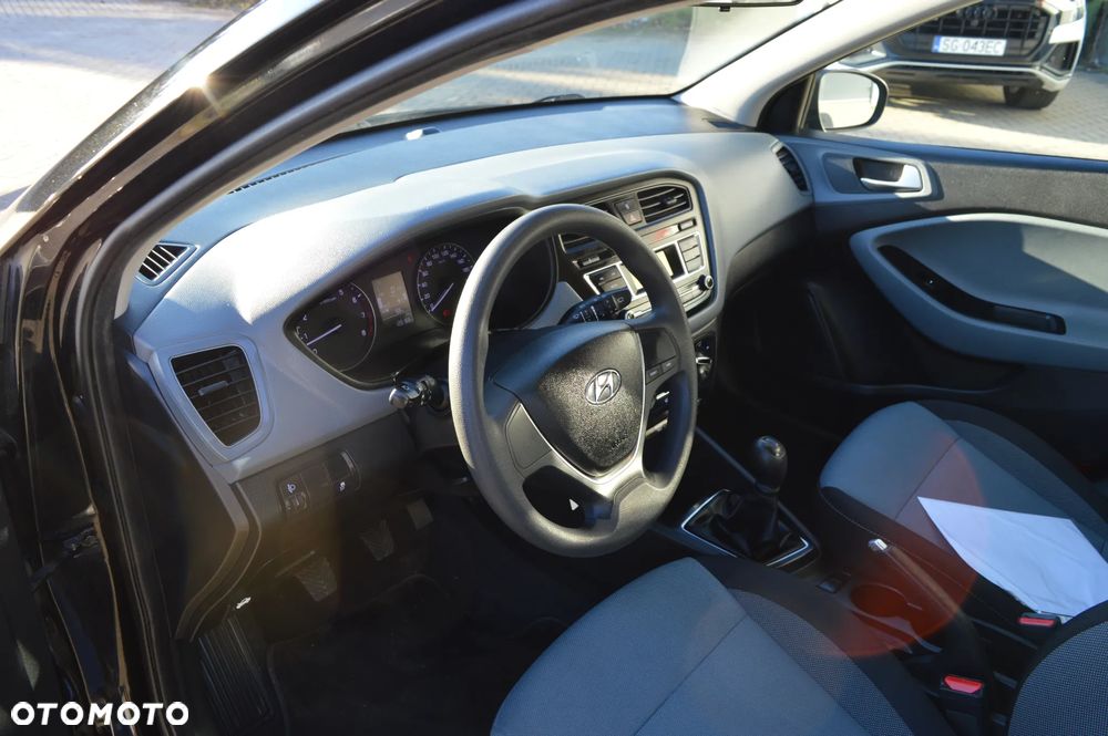 Hyundai i20 blue 1.2 - 16