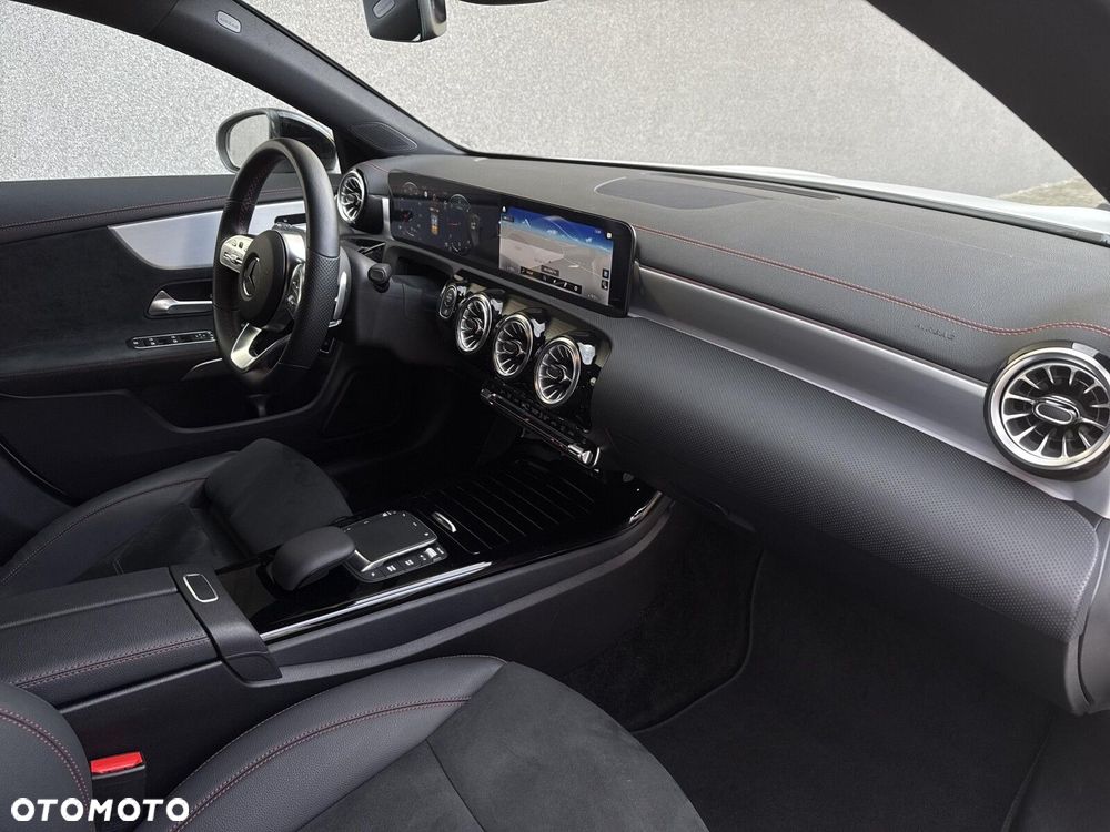 Mercedes-Benz CLA 200 d 4-Matic AMG Line 8G-DCT - 17