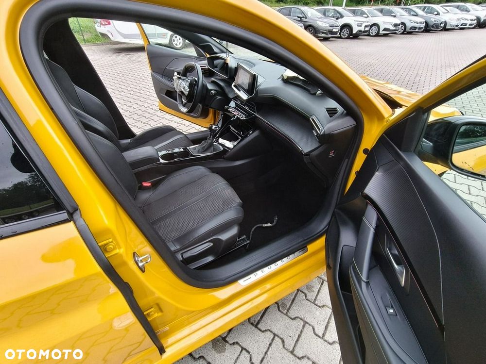 Peugeot 208 - 15