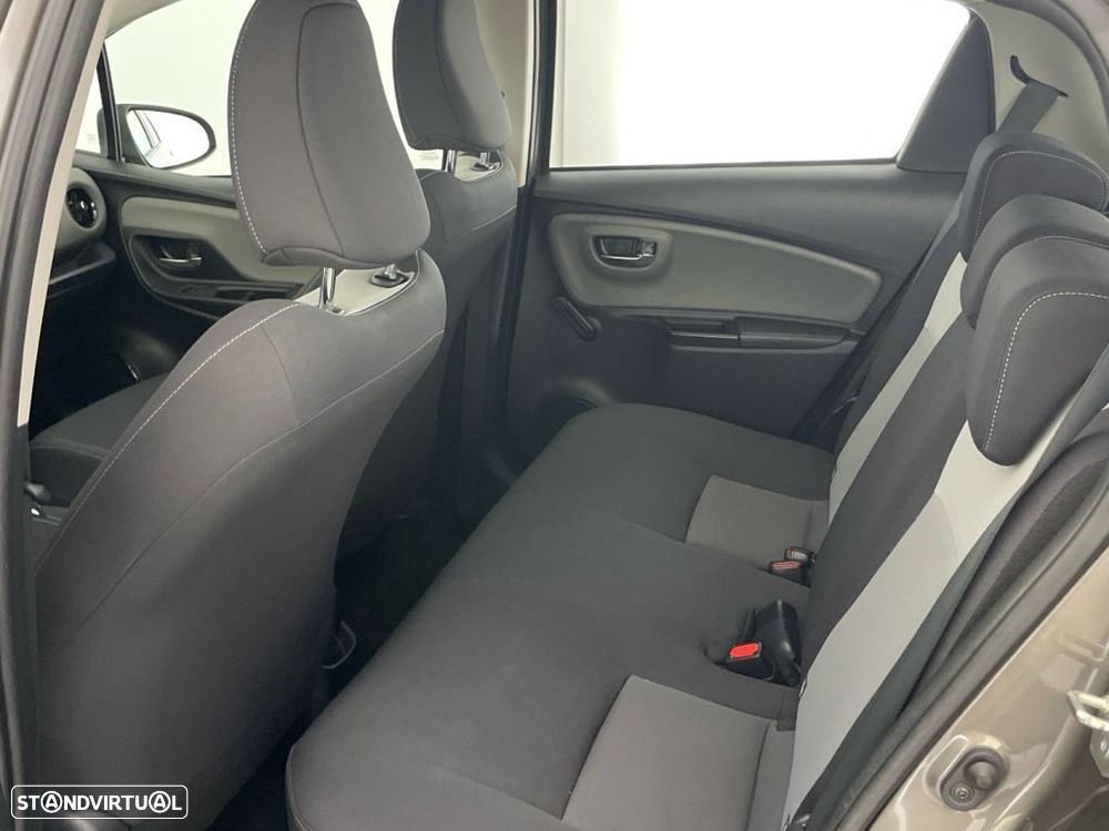 Toyota Yaris 1.5 HSD Active - 12