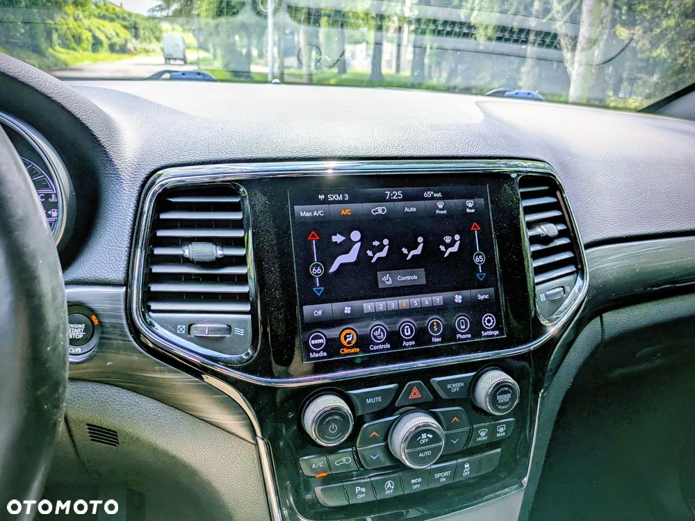 Jeep Grand Cherokee - 12