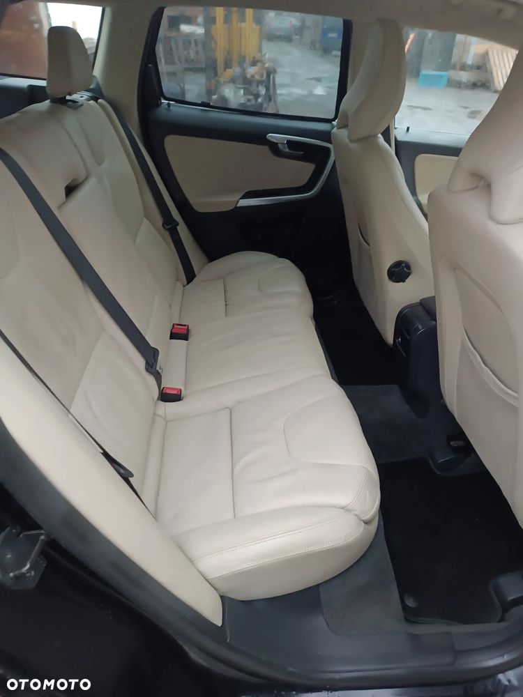 AUTO NA CZĘŚCI -VOLVO XC60 NA CZĘŚCI ĆWIARTKA BŁOTNIK POSZYCIE KLAPA ZDERZAK LAKIER 452-46 Dostawa GWARANCJA !!! Ćwiartka Drzwi Podłużnica Wanna Cały na części !!! Alufelgi Koła Przód Tył Zestaw Komplet Drzwi Klapa Zderzak Błotnik Maska Grill Atrapa Szyba Pas Lampa Lusterko Boczki Fotel Kanapa Kokpit Deska Rozdzielcza Przełącznik Włącznik Sterownik Przewody Wiązka Instalacja Moduł Komputer Czujnik Listwa Pompa Alternator Wtryski Głowica Rozrusznik Kompresor Sprzęgło Dwumas Silnik Skrzynia ABS Klimatyzacji Paliwa Wspomagania Kolektor Turbina Przepustnica Zawór Chłodnica Koło Hak Belka Sanki Zawieszenie Mcpherson Półoś Amortyzator Wydech Tłumik Zacisk Most - 20