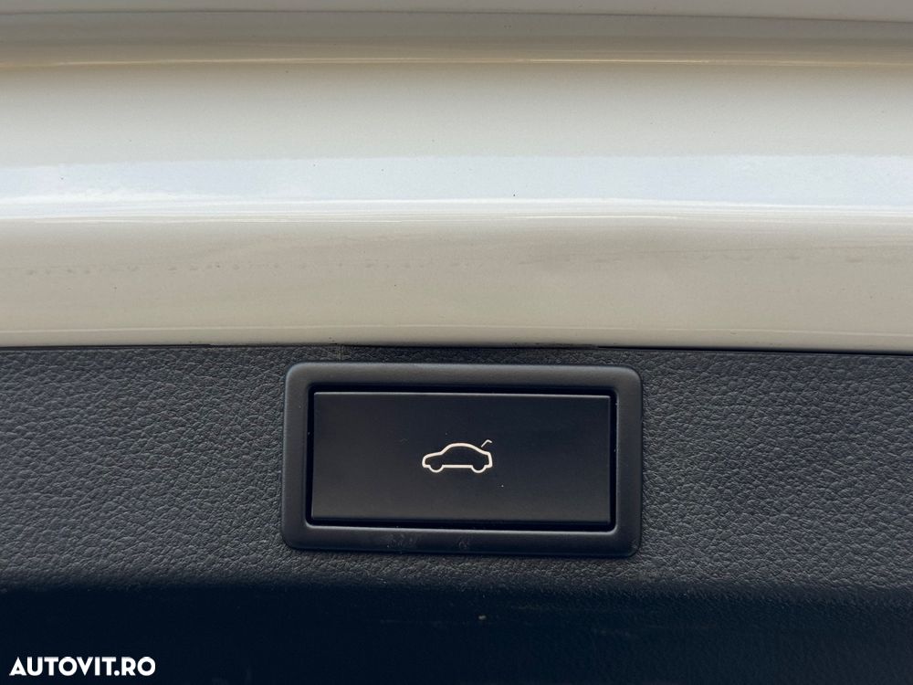 Skoda Octavia Combi 2.0 TDI DSG First Edition - 12