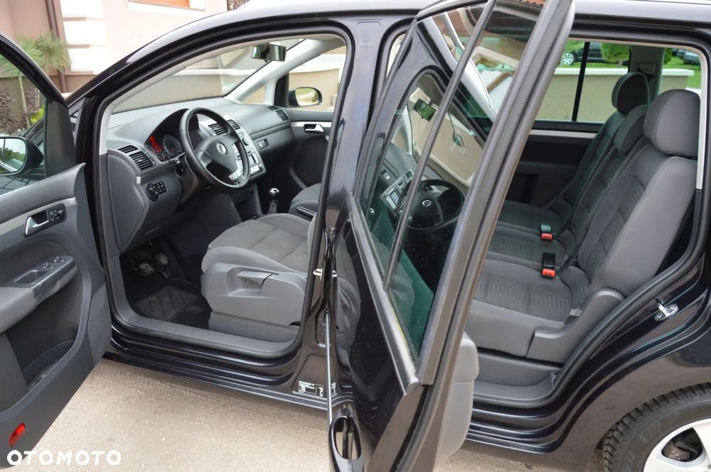 Volkswagen Touran 2.0 TDI Highline - 16