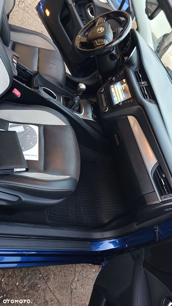 Toyota Avensis 1.8 Prestige - 25