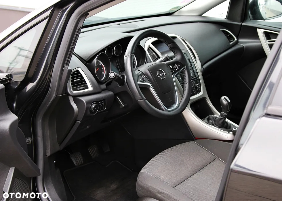 Opel Astra IV 1.4 T Cosmo - 12