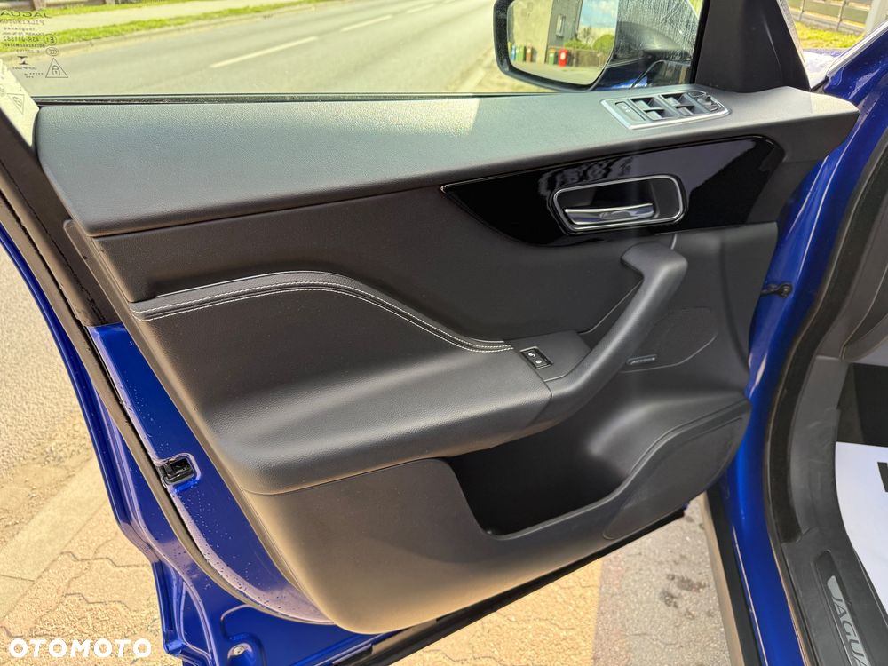 Jaguar F-Pace 20d AWD R-Sport - 18