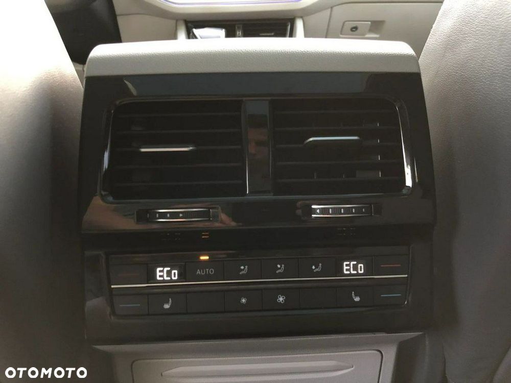 Volkswagen Touareg 4.0 V8 TDI SCR 4Mot R-Line - 37
