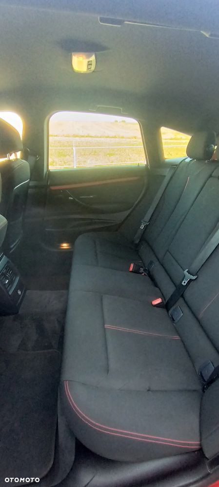 BMW Seria 3 318d Sport Line - 12