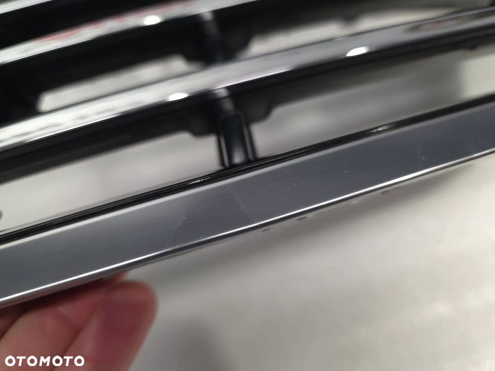 VW PASSAT CC 3C8 LIFT ZWYKŁY / R-LINE BARDZO ŁADNA ATRAPA / GRILL PRZEDNI PRZÓD W SATYNIE , NR 3C8853653A , NR AUKCJI GL851 - 24