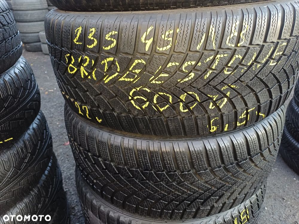 235/45/18 Bridgestone - 1
