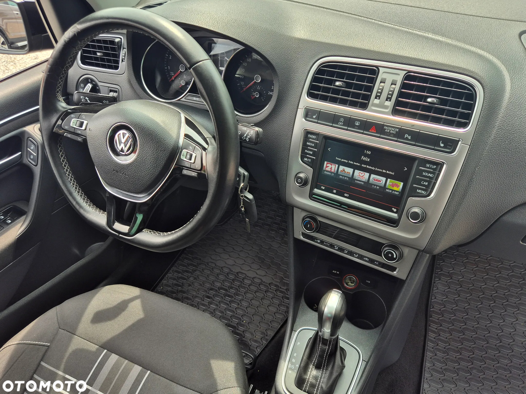Volkswagen Polo 1.2 TSI Blue Motion Technology DSG Lounge - 30
