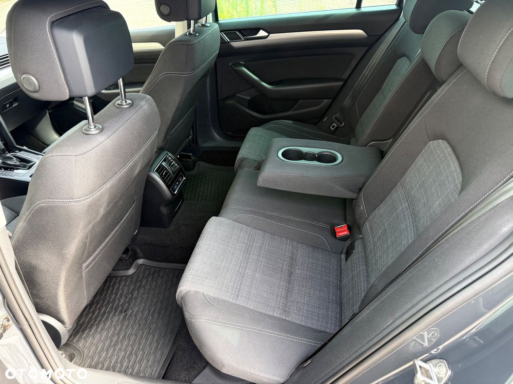 Volkswagen Passat 2.0 TDI SCR DSG Business - 19