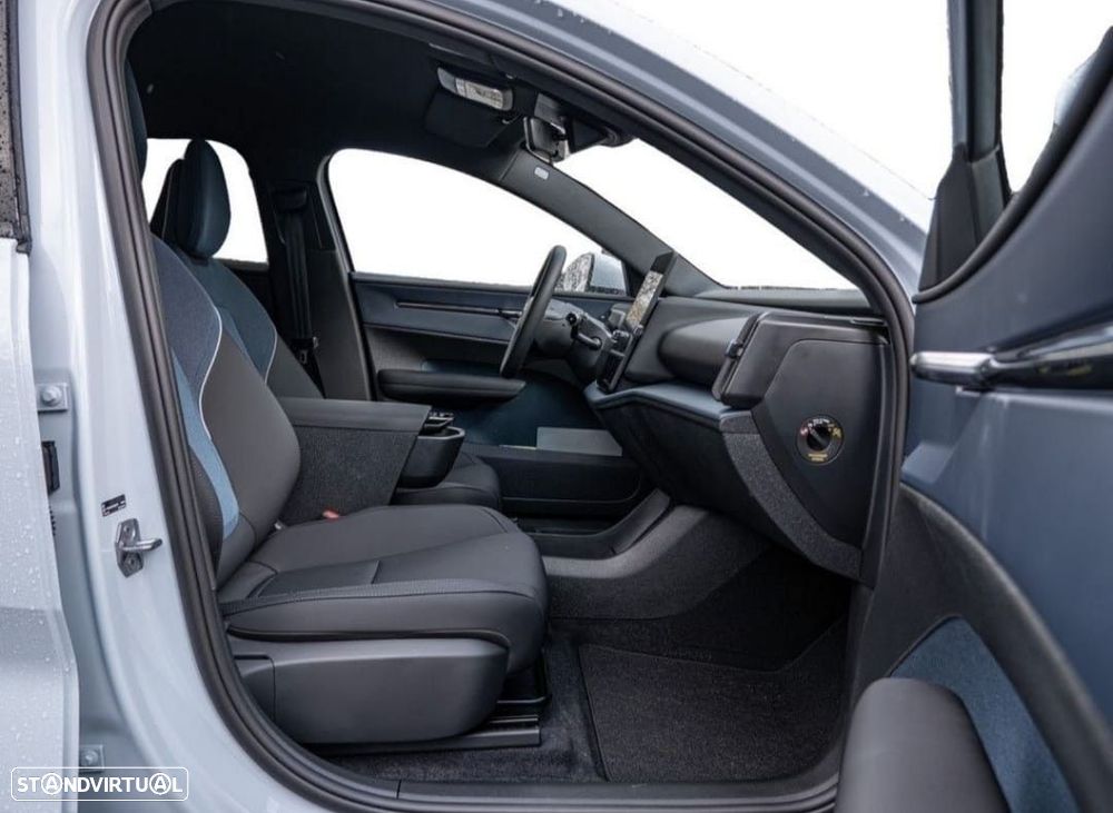 Volvo EX30 69 kWh Single Motor Extended Range Plus - 8