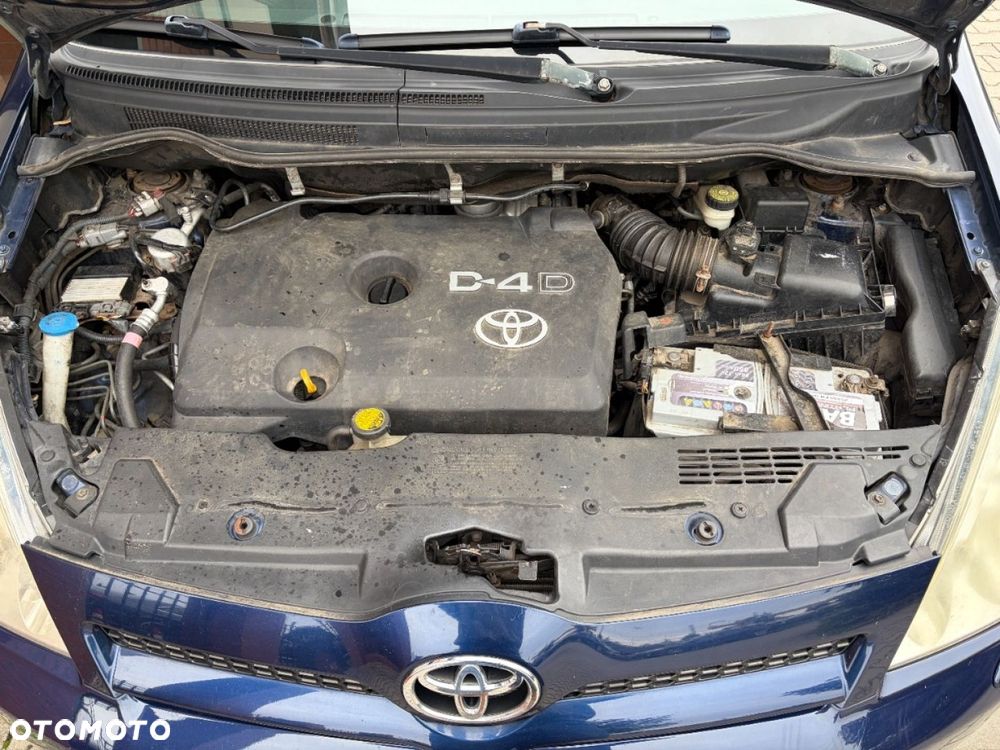Toyota Corolla Verso 2.2 D-4D Executive - 23
