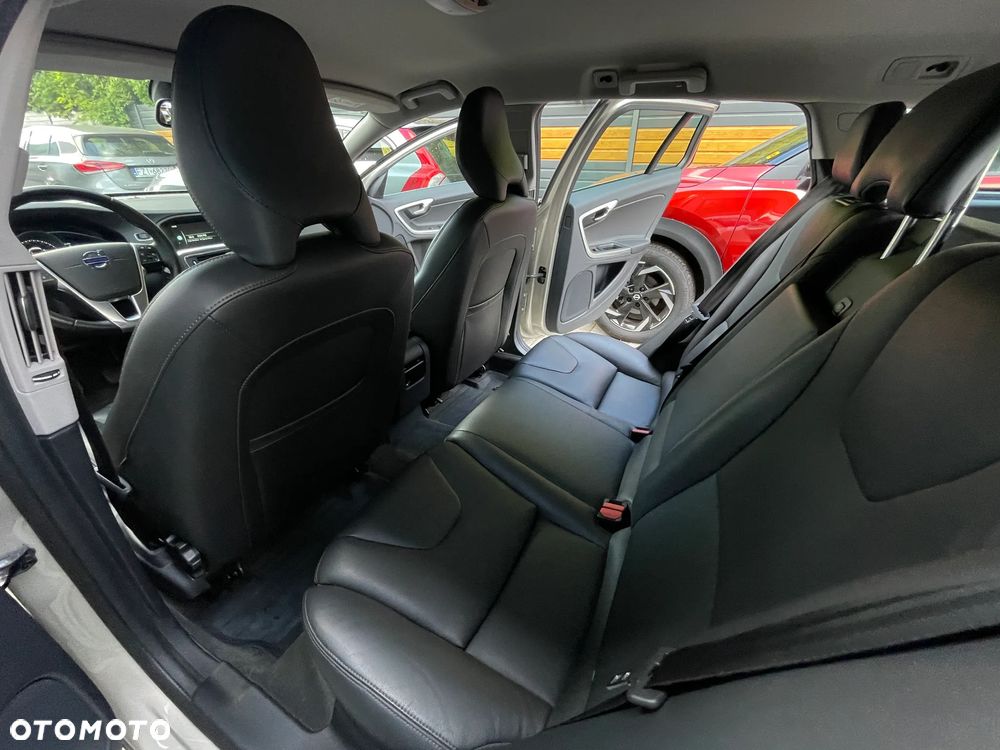 Volvo V60 D2 Momentum - 21