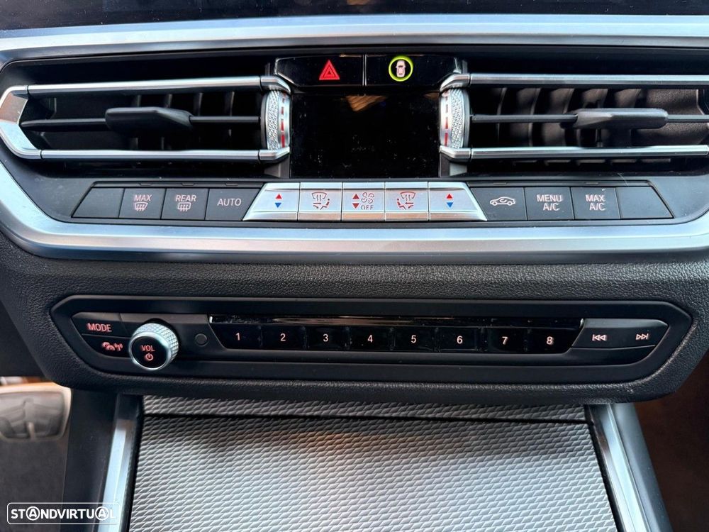 BMW 330 e Touring Pack M Auto - 28