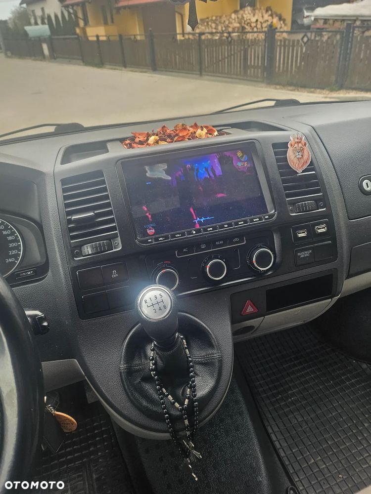 Volkswagen Caravelle - 2
