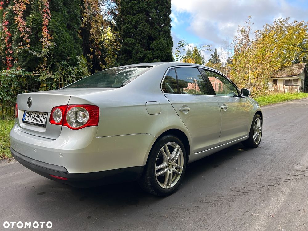 Volkswagen Jetta 1.9 TDI Comfortline DSG - 4