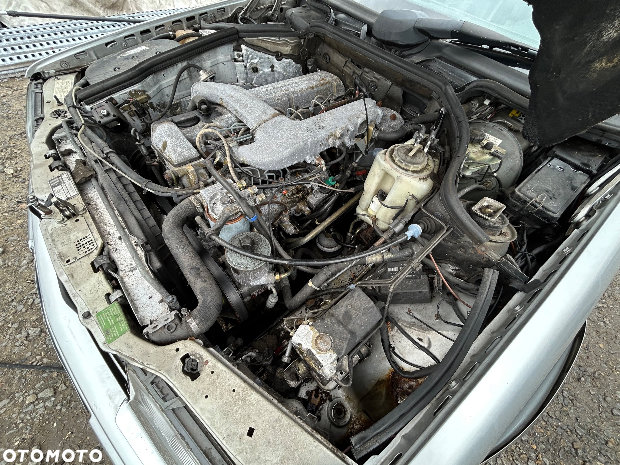 Mercedes-Benz Klasa E 300 D Turbo - 9