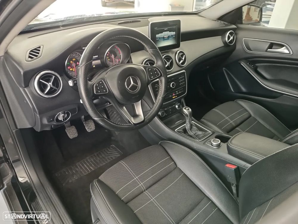 Mercedes-Benz GLA 180 d Urban - 11