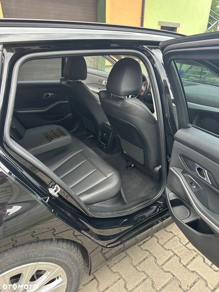 BMW Seria 3 320d xDrive Sport Line Shadow - 11