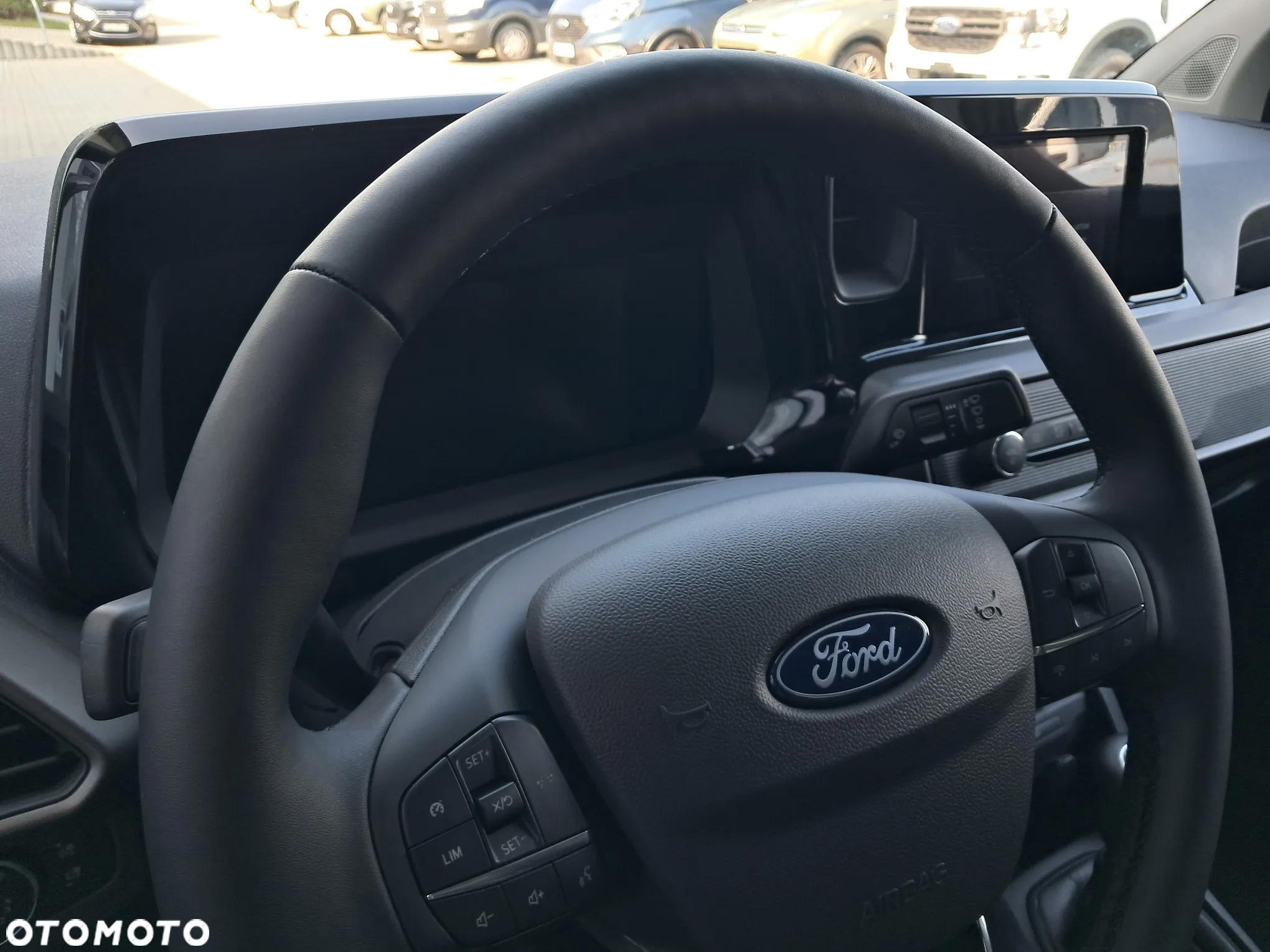 Ford Transit Courier - 17