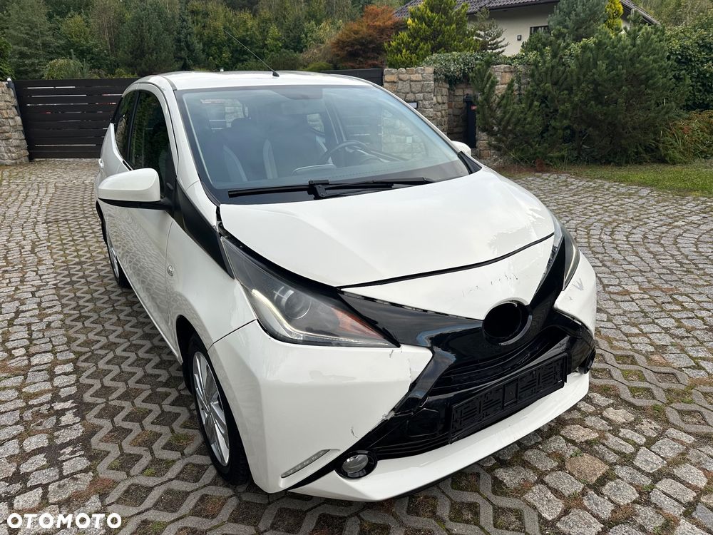 Toyota Aygo x-play - 1