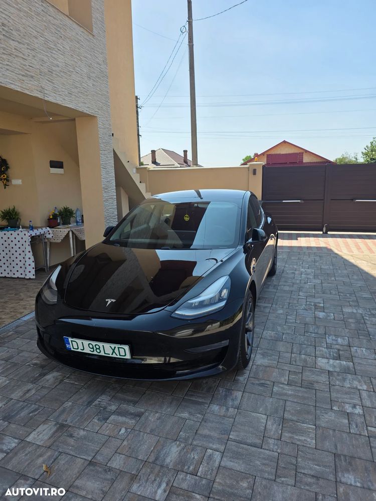 Tesla Model 3 - 1